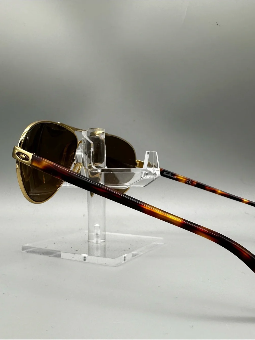 Oakley Feedback Sunglasses Gold Tortoise Aviator Brown Lens OO4079-11 59-13 Flaw
